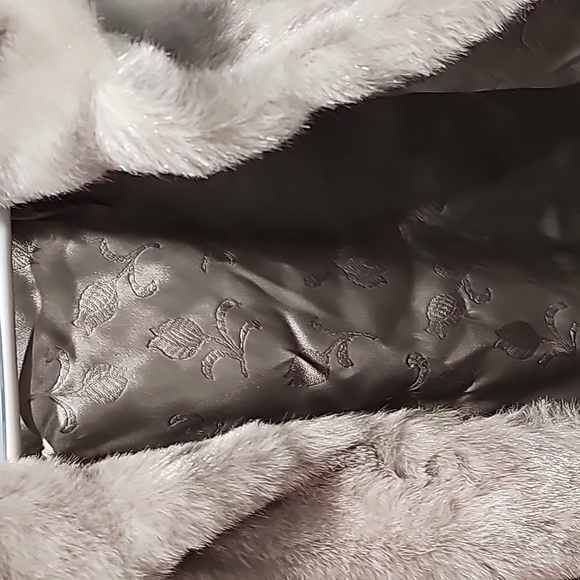 Sears fashions faux fur  jacket size m/l - Picture 6 of 7